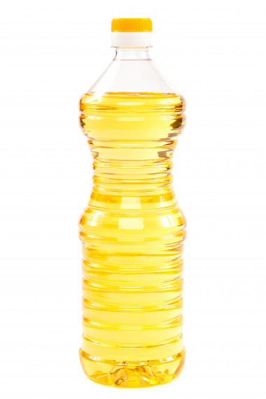  Refined sunflower oil of brand P in PET bottles 1L
